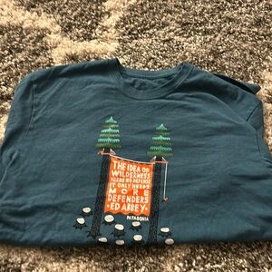 Patagonia Men’s TShirt Size XL short sleeve